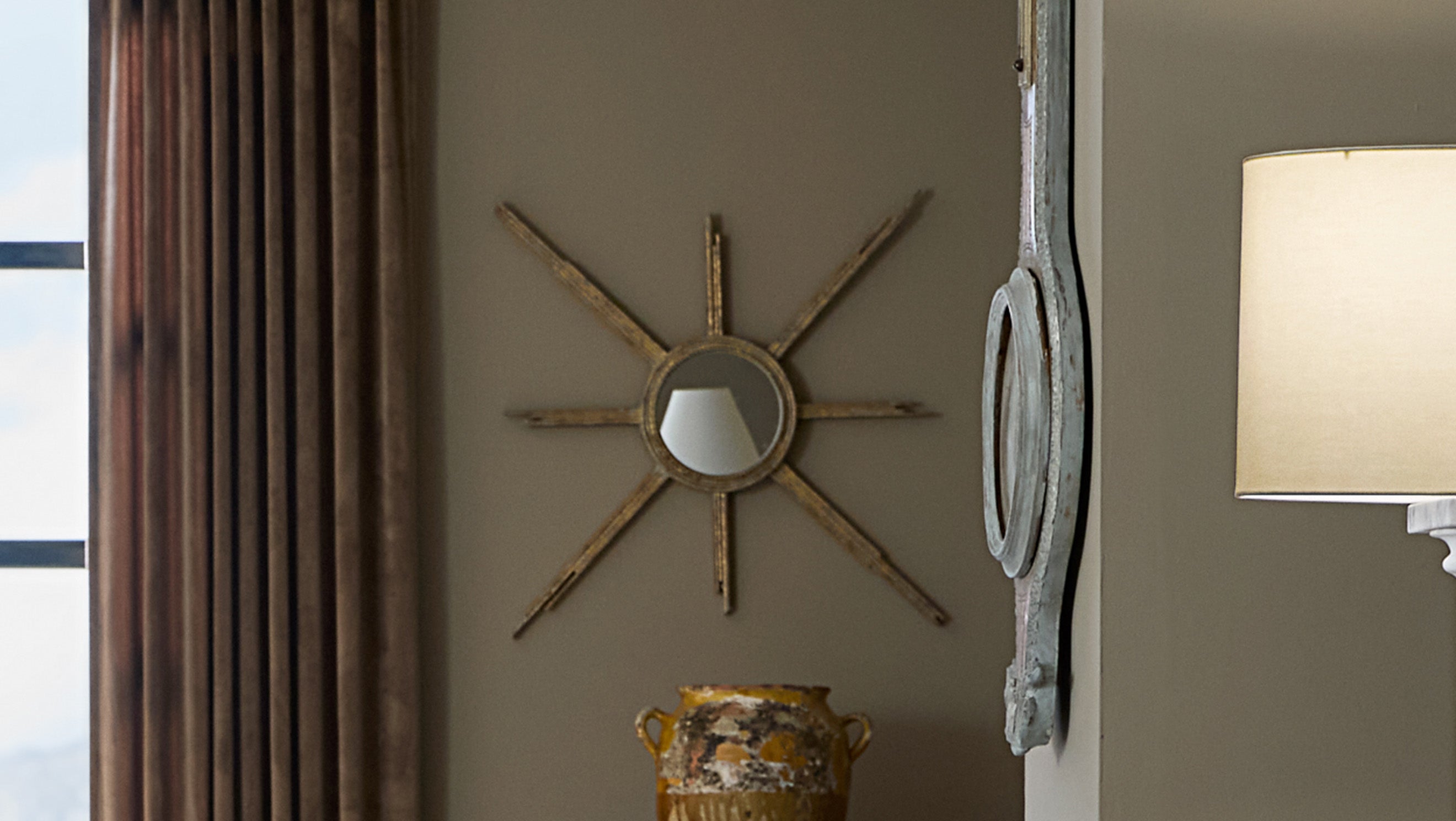 Elegant Indoor Luxury Accent Mirrors: Round, Square & More